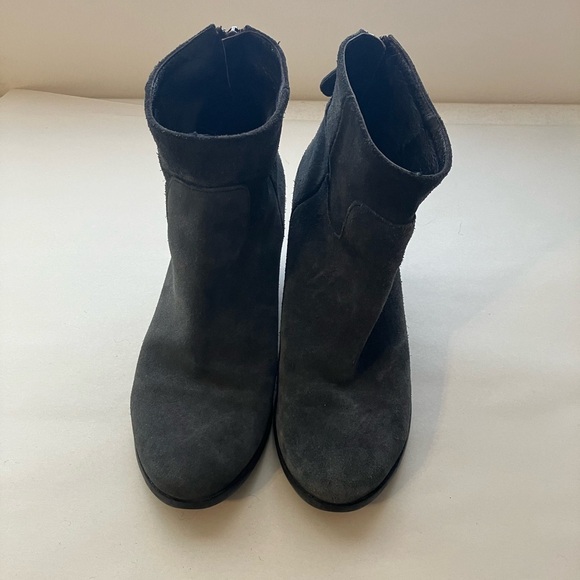 Garnet Hill Booties Made In Italy Women’s Sz 8.5 Gray Suede Leather Casual - Picture 2 of 6